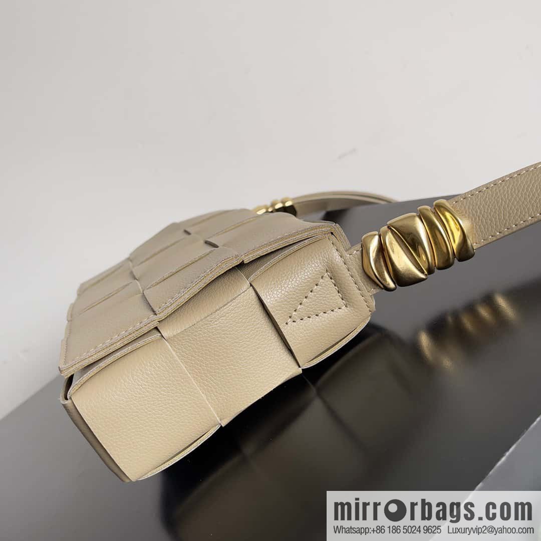 Bottega Veneta CASSETTE 23CM BAG model; 666870 taupe