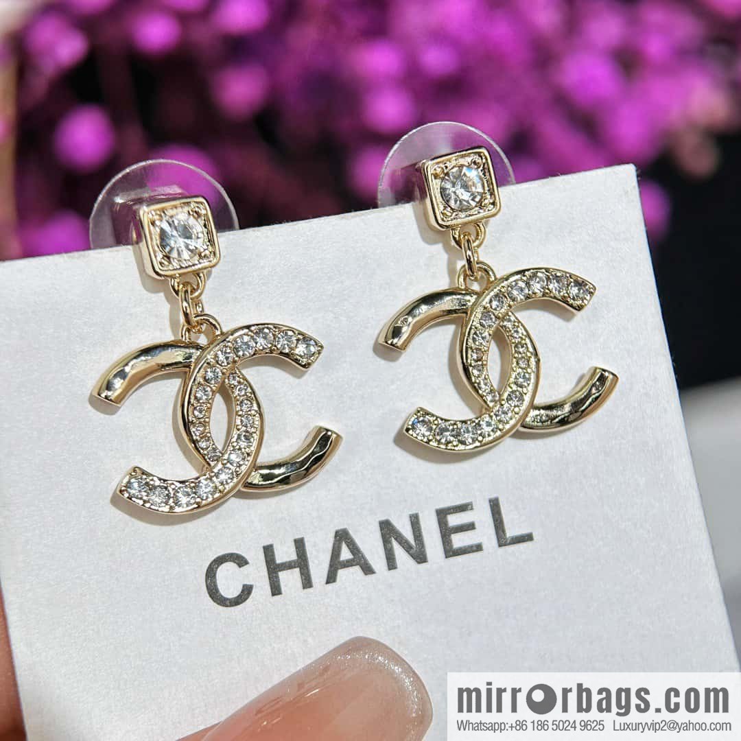 ❗️New ❗️ Chanel stud earrings ☀️ new ☑️ Chanel c2 double c half diamond stud earrings ☀️