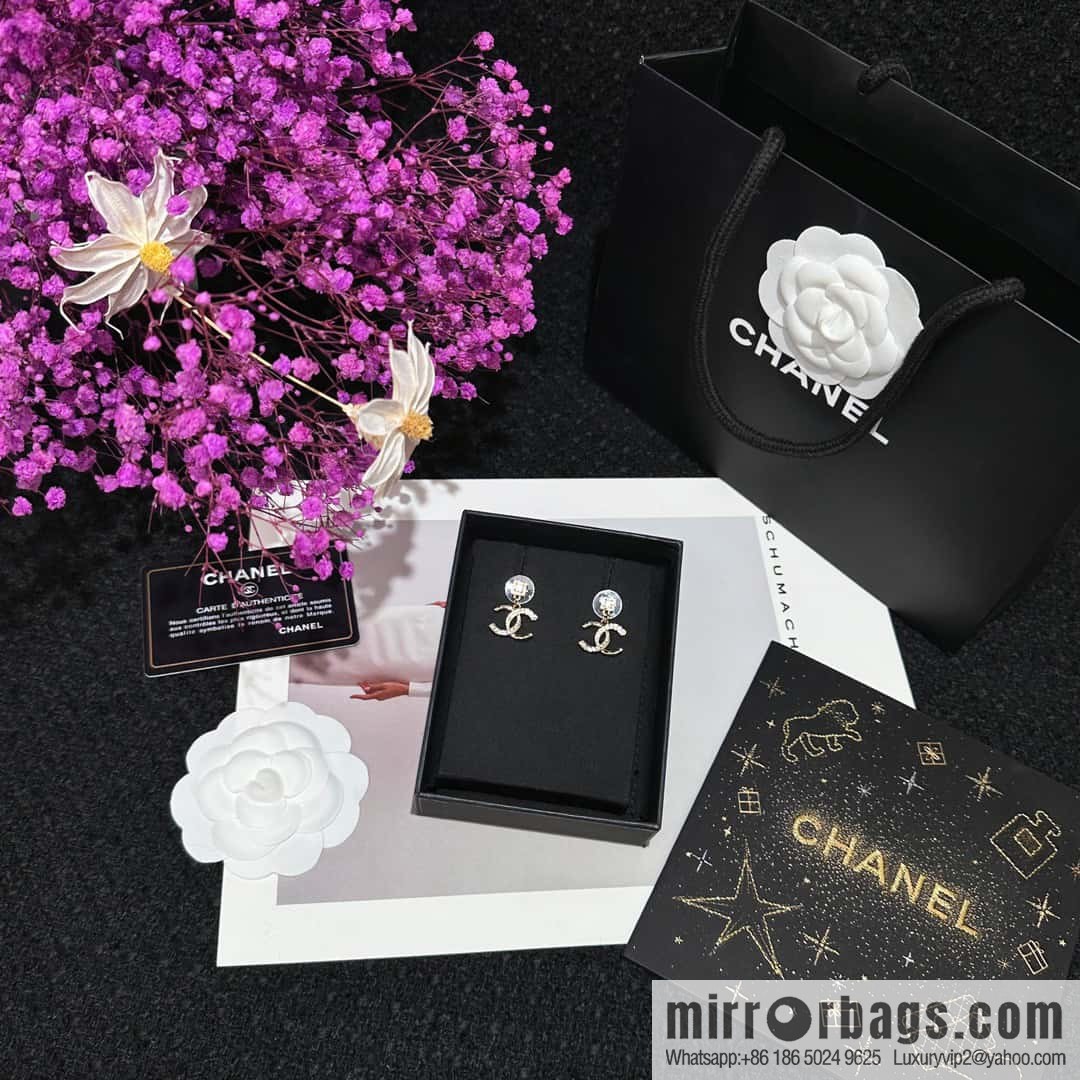 ❗️New ❗️ Chanel stud earrings ☀️ new ☑️ Chanel c2 double c half diamond stud earrings ☀️