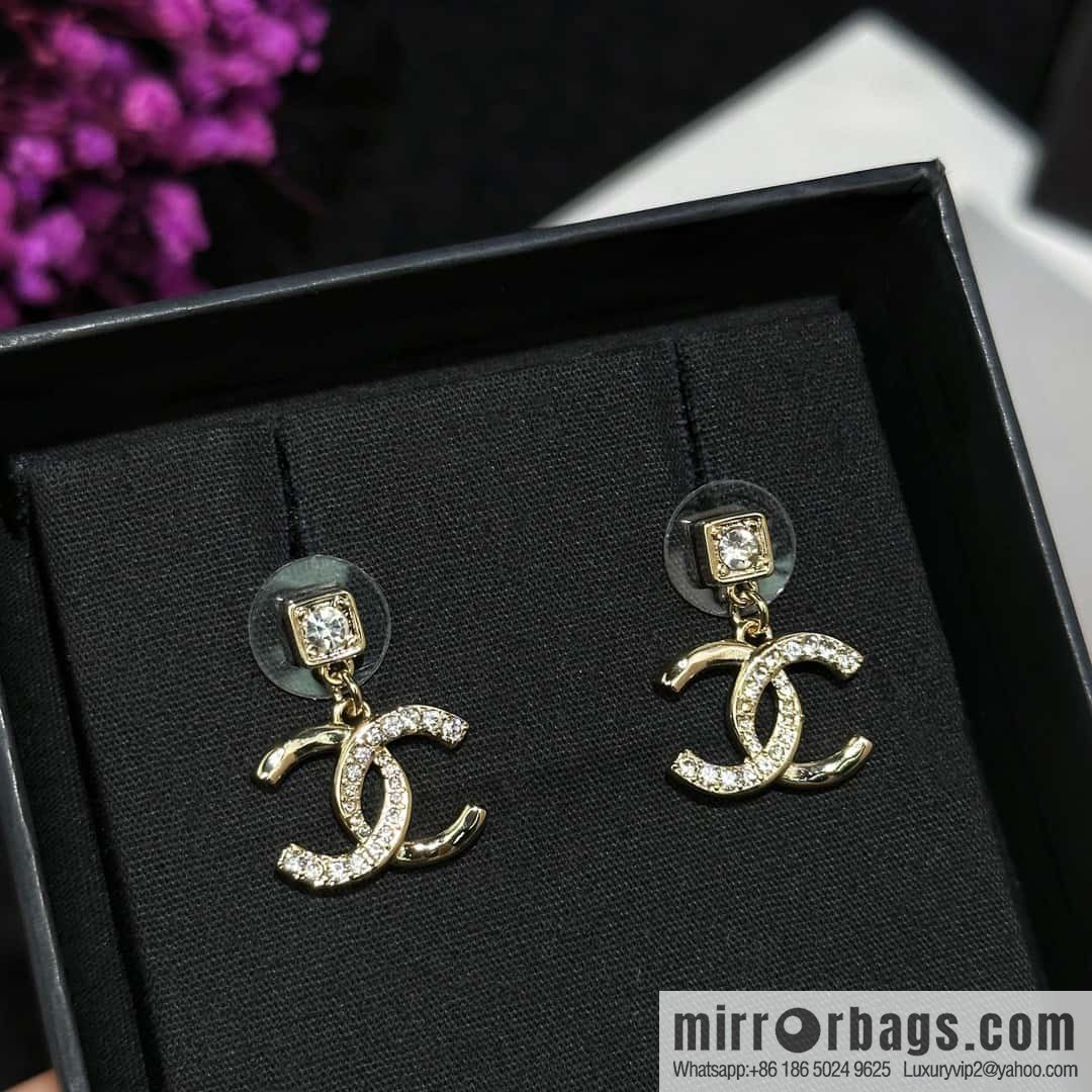 ❗️New ❗️ Chanel stud earrings ☀️ new ☑️ Chanel c2 double c half diamond stud earrings ☀️