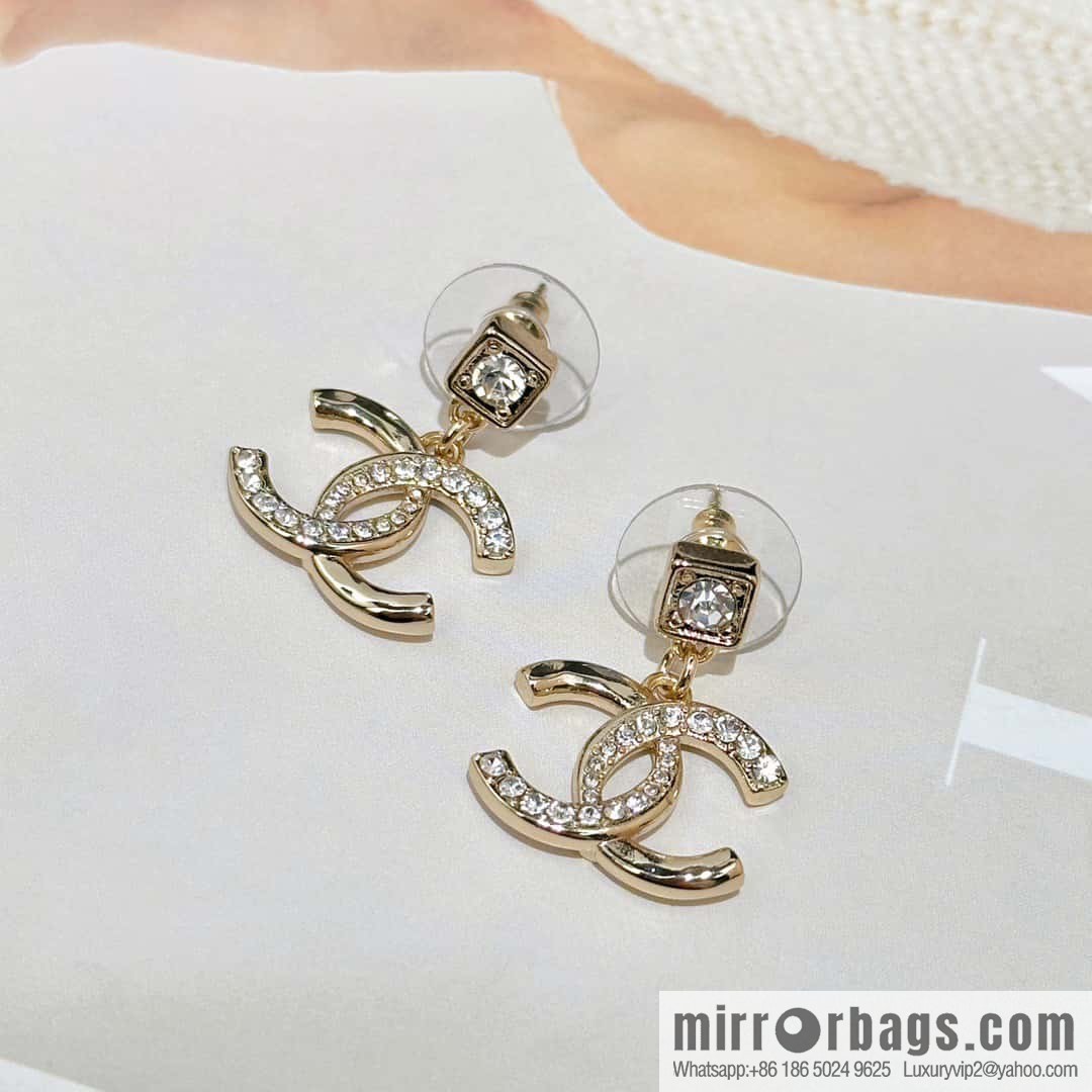 ❗️New ❗️ Chanel stud earrings ☀️ new ☑️ Chanel c2 double c half diamond stud earrings ☀️