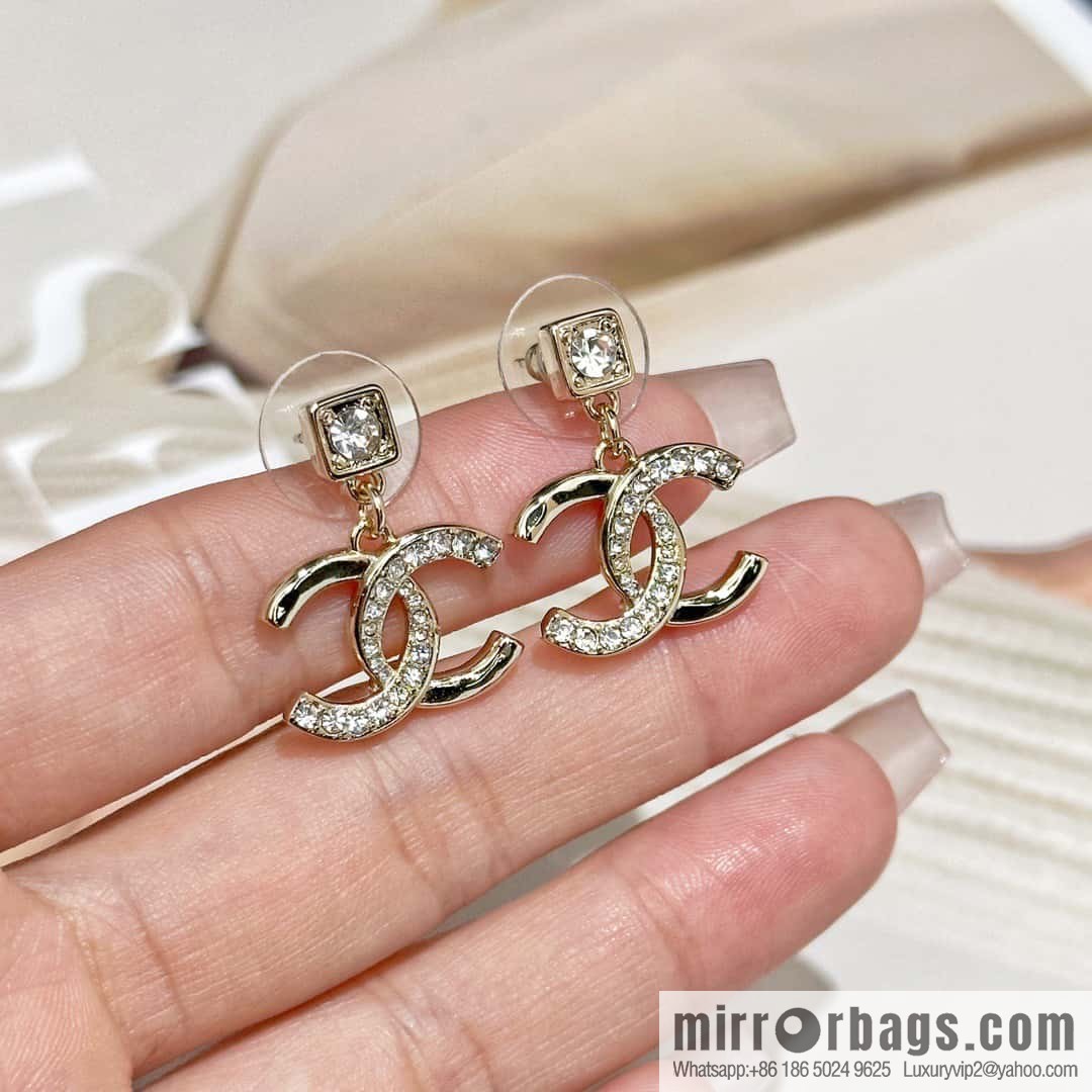 ❗️New ❗️ Chanel stud earrings ☀️ new ☑️ Chanel c2 double c half diamond stud earrings ☀️