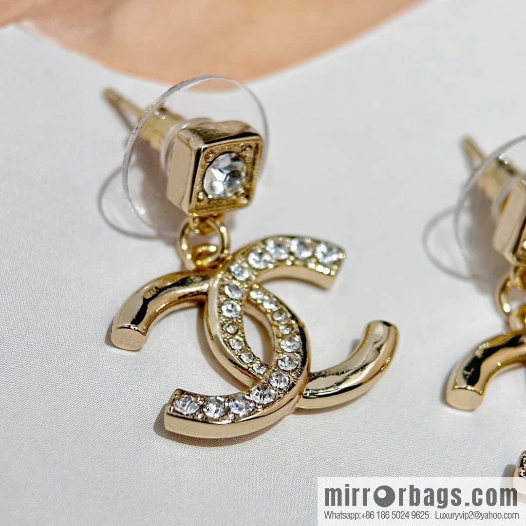 ❗️New ❗️ Chanel stud earrings ☀️ new ☑️ Chanel c2 double c half diamond stud earrings ☀️