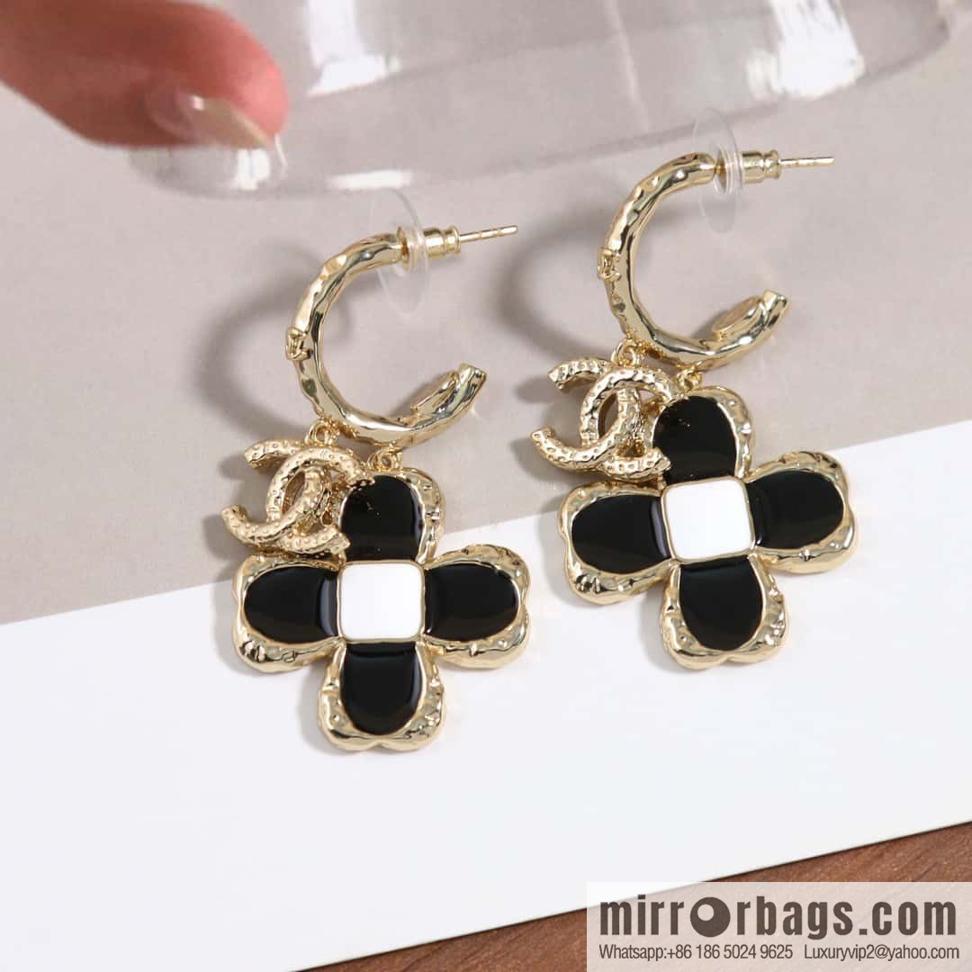 ☀️New ☑️ chanel c2 double c four-leaf clover earrings ☀️