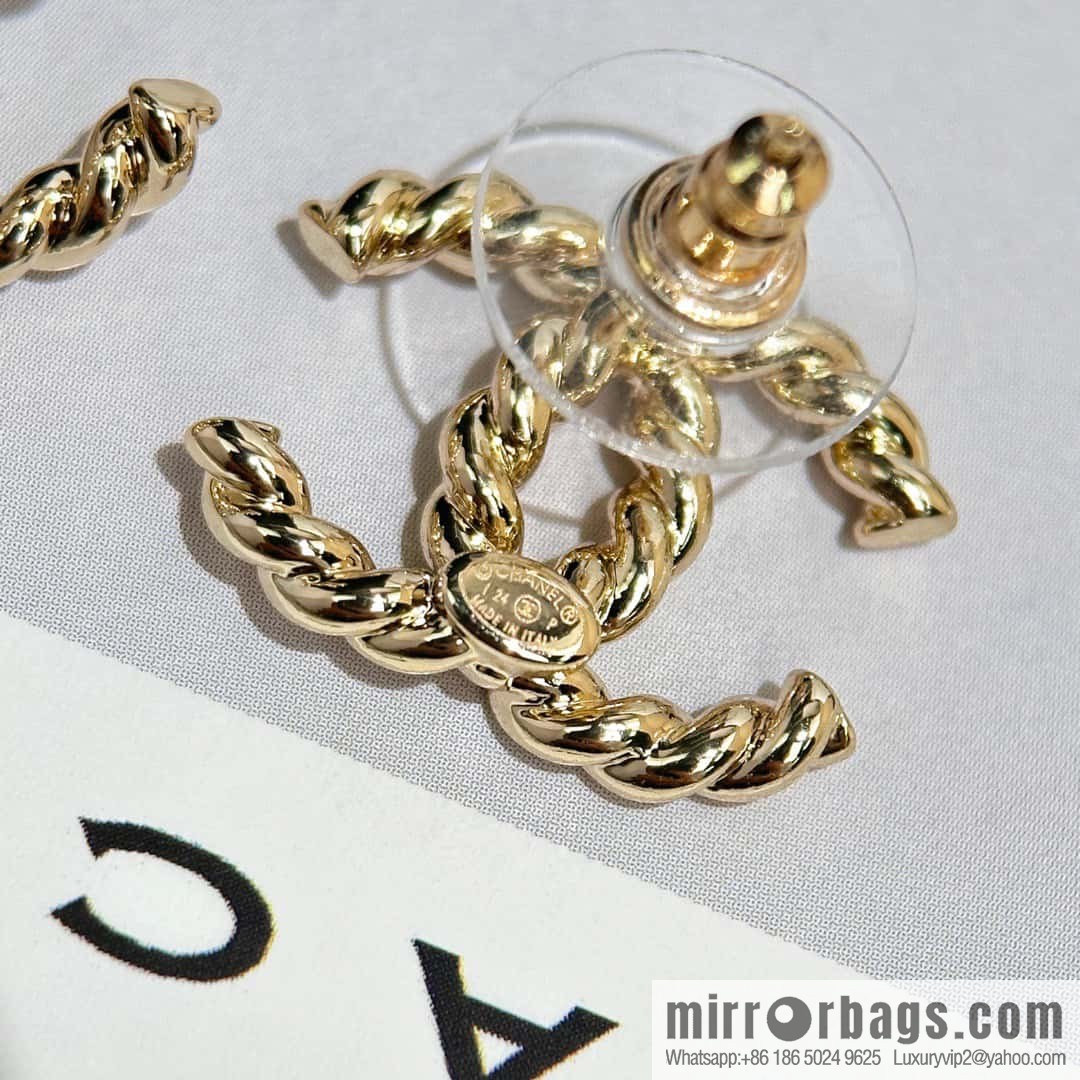❗️New ❗️☀️ New ☑️ Chanel c1 double c gold twist earrings ☀️