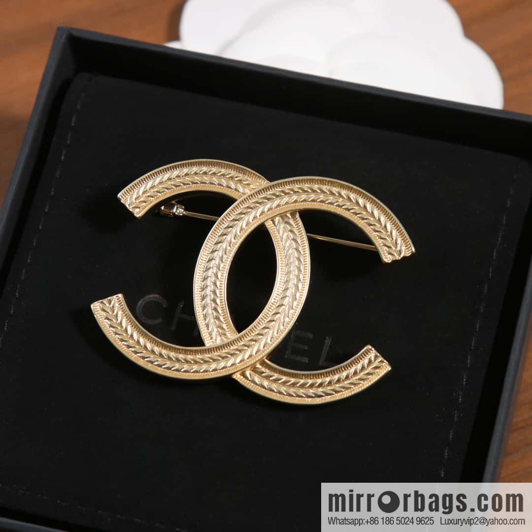 ☀️New ☑️ Chanel Gold Wheat Ear Embossed Texture Double C Brooch ☀️