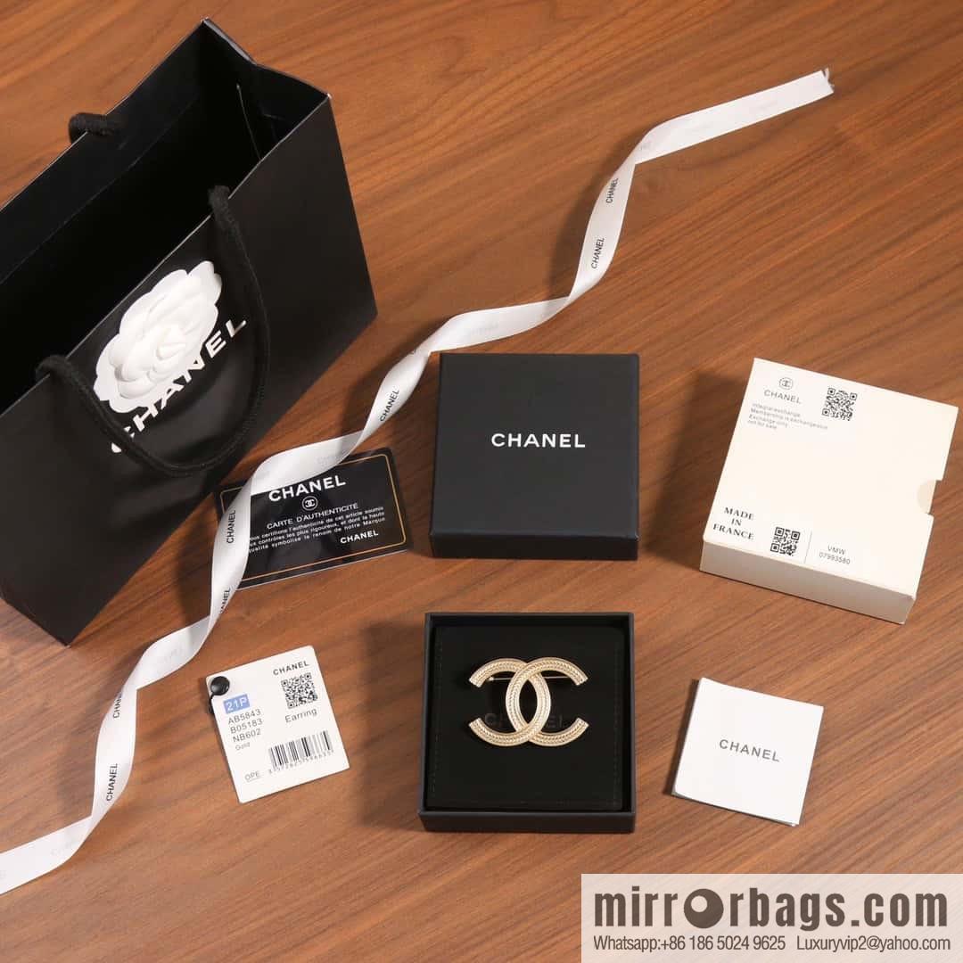 ☀️New ☑️ Chanel Gold Wheat Ear Embossed Texture Double C Brooch ☀️