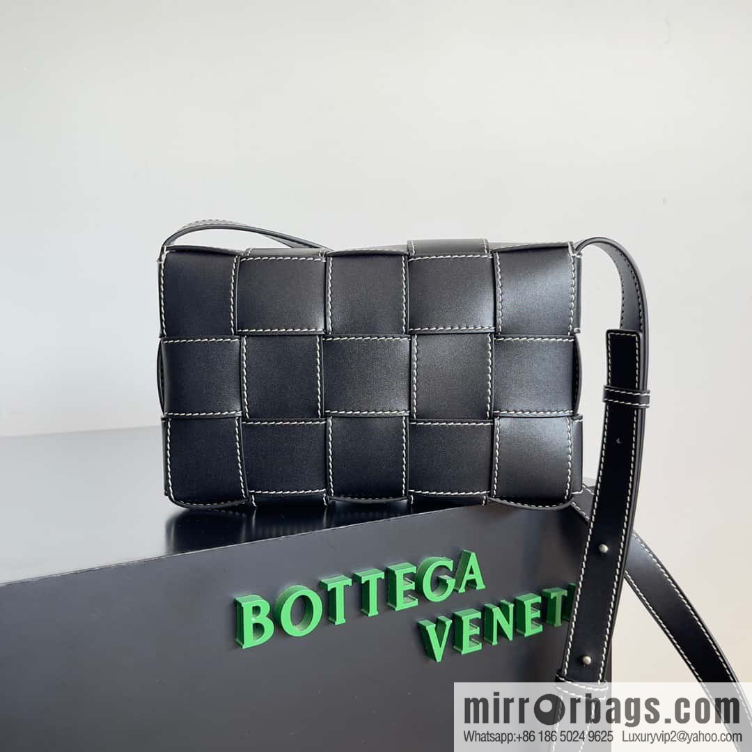 BV Bottega early autumn 2023 series Cassette new line decoration will leather (fabric) handbag, model number: 758105 black