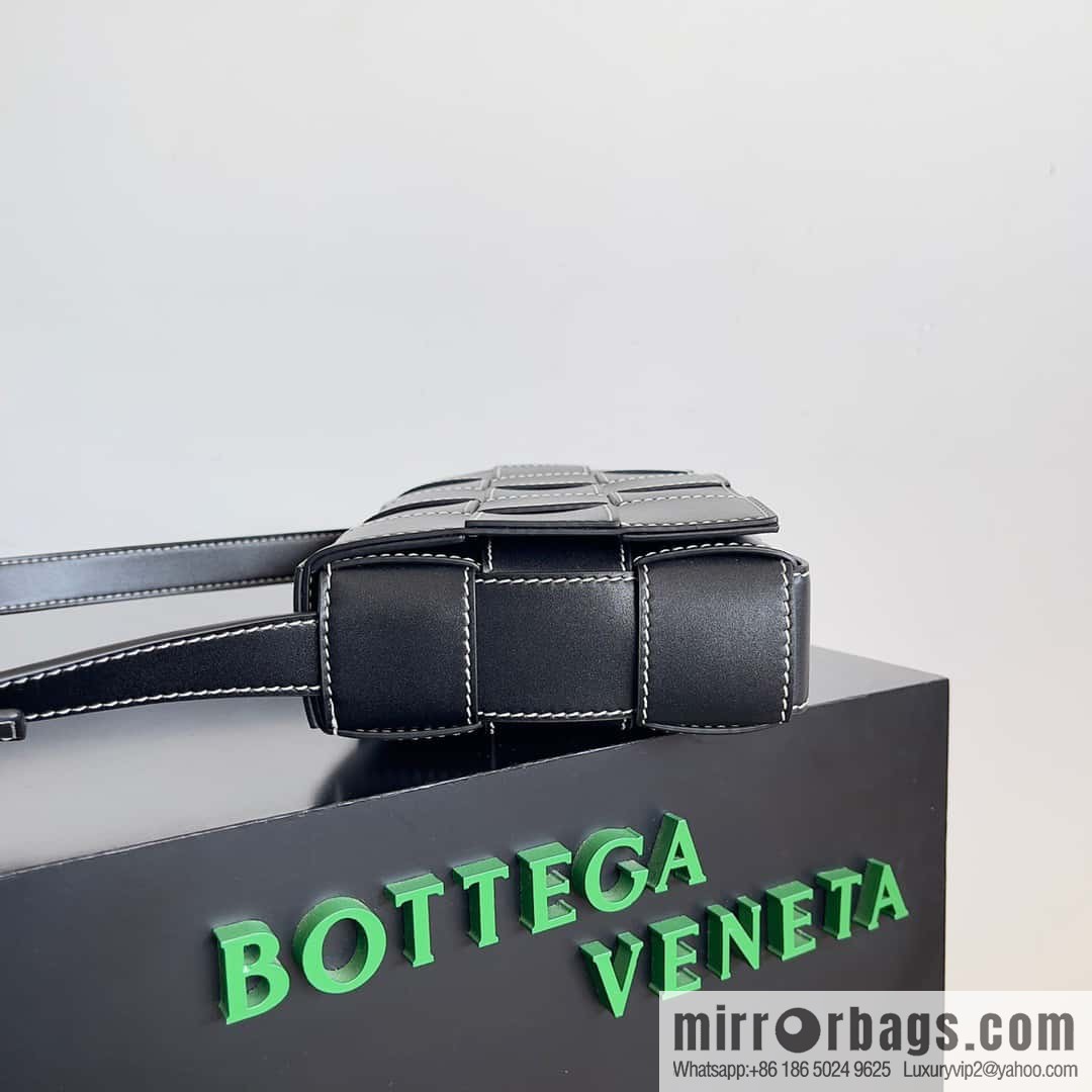 BV Bottega early autumn 2023 series Cassette new line decoration will leather (fabric) handbag, model number: 758105 black
