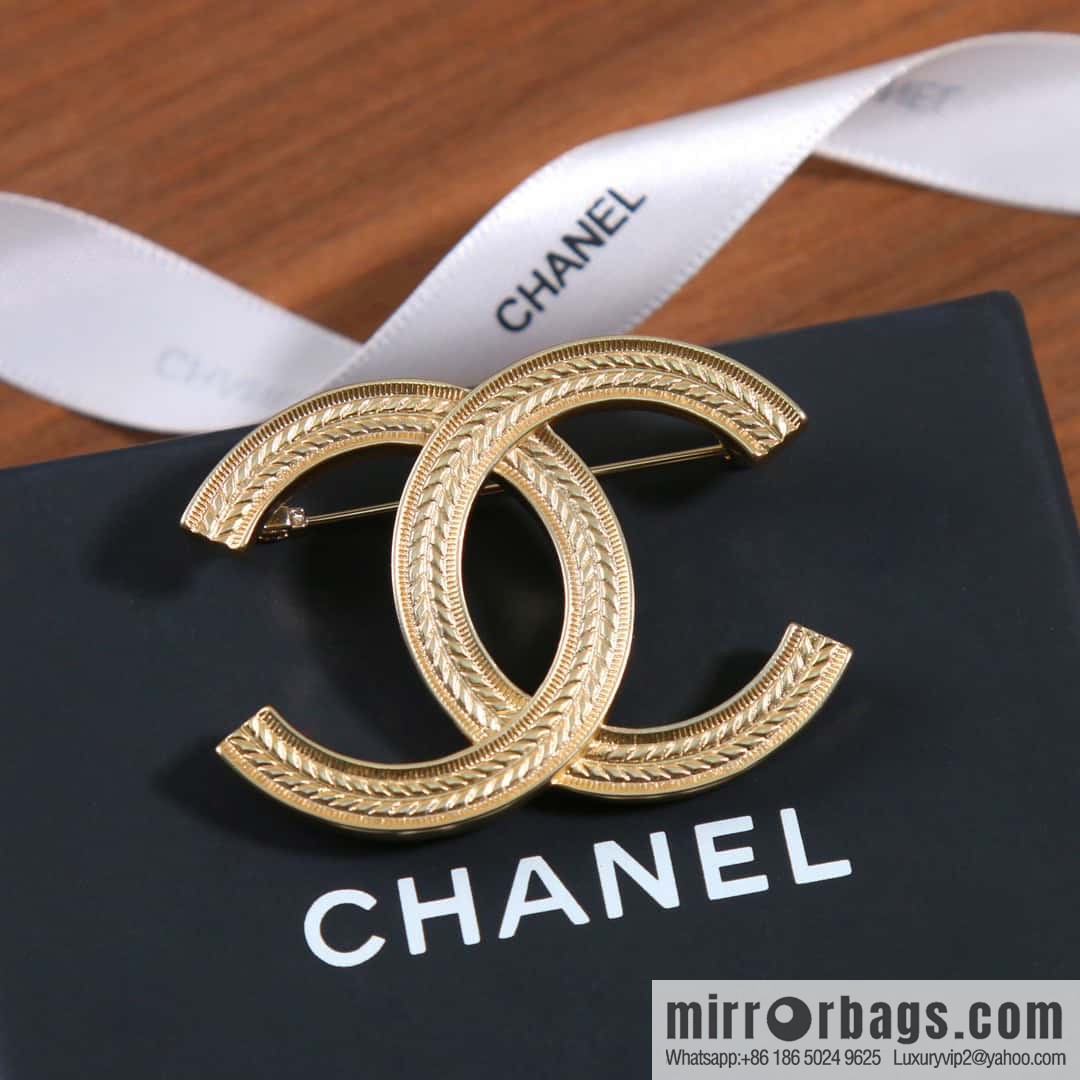 ☀️New ☑️ Chanel Gold Wheat Ear Embossed Texture Double C Brooch ☀️