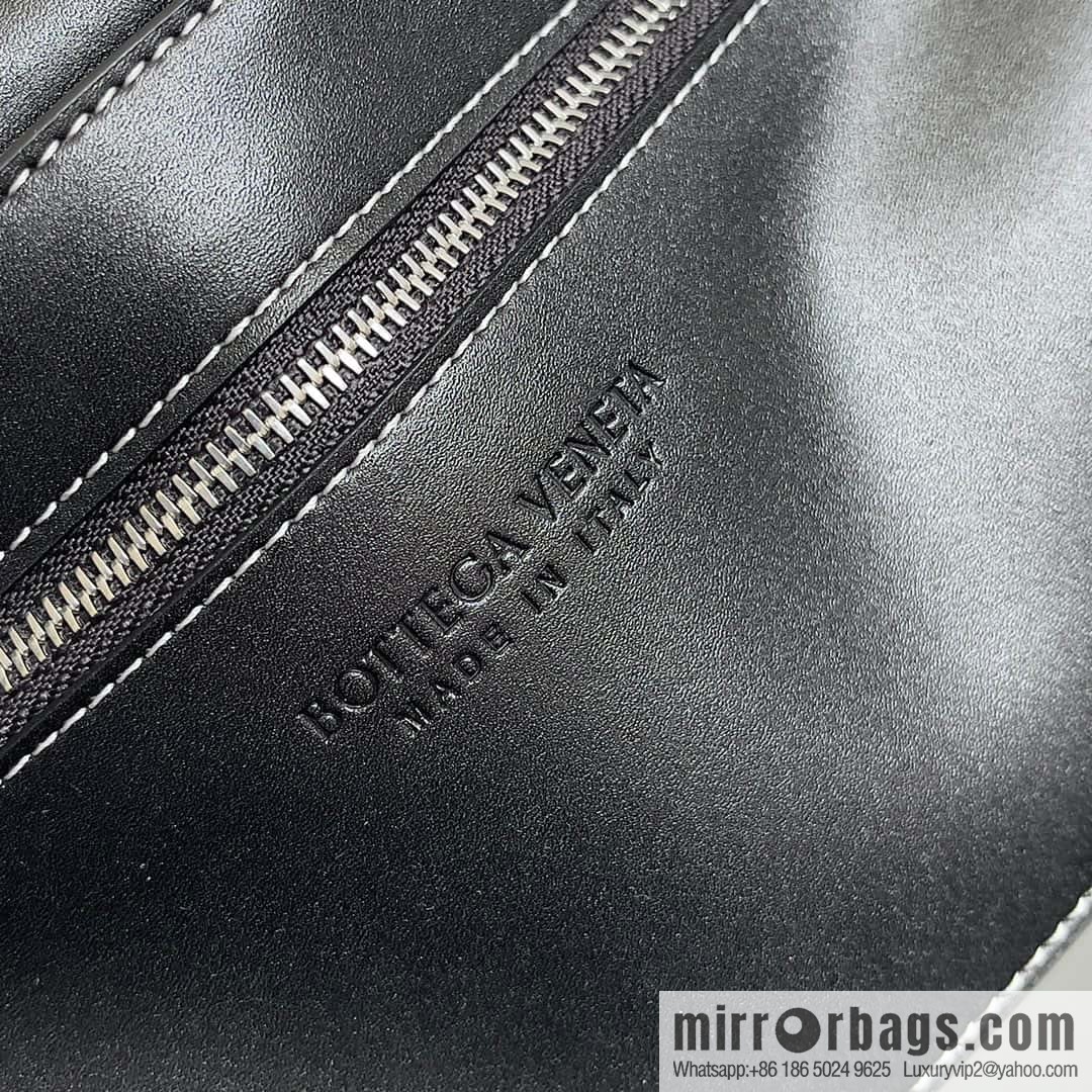 BV Bottega early autumn 2023 series Cassette new line decoration will leather (fabric) handbag, model number: 758105 black