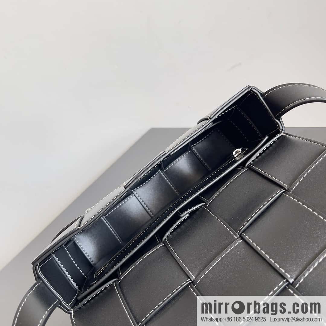 BV Bottega early autumn 2023 series Cassette new line decoration will leather (fabric) handbag, model number: 758105 black