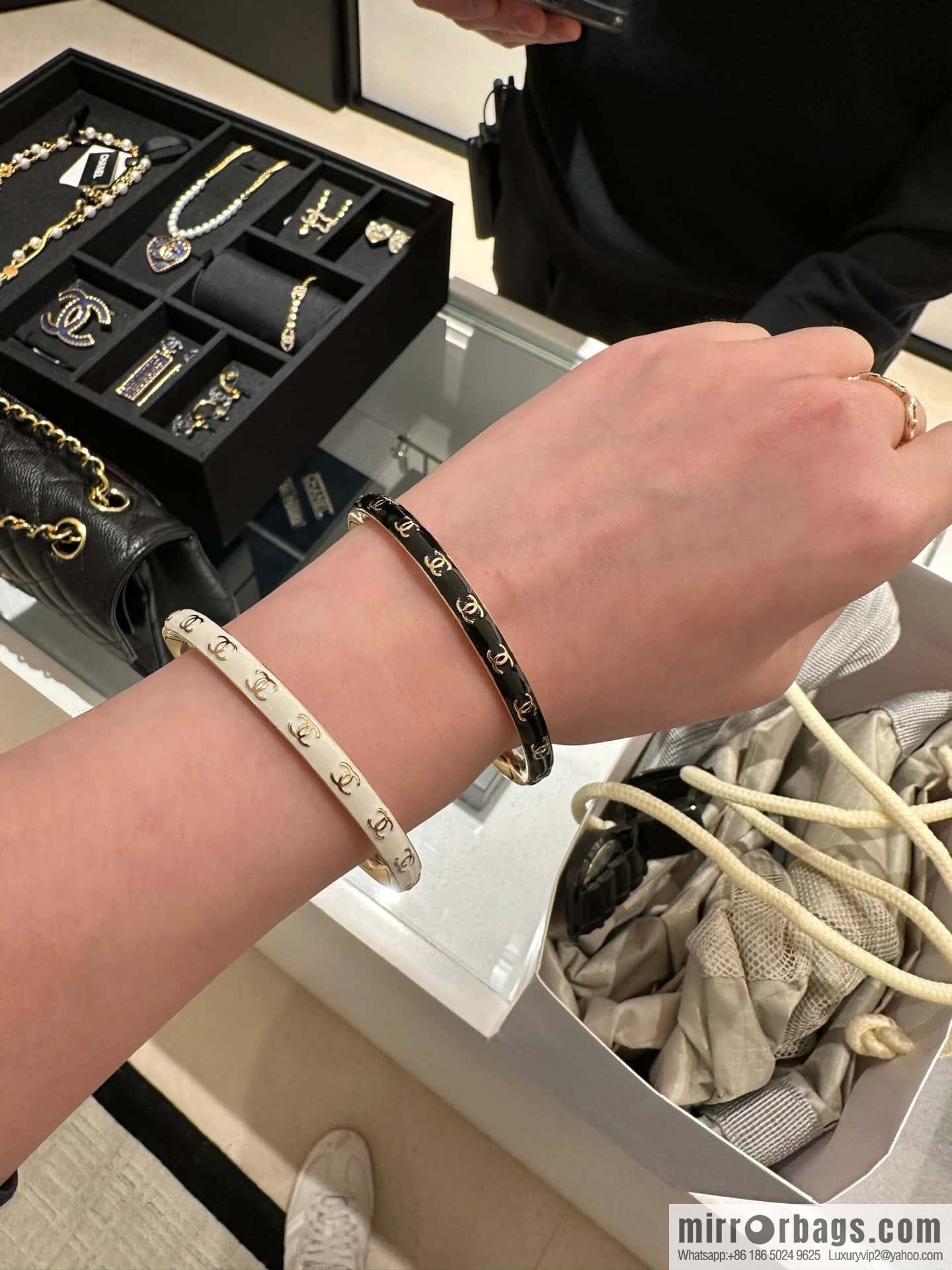 ❗️New ❗️☀️ New ☑️ Chanel Double C Drop Oil Opening Bracelet ☀️