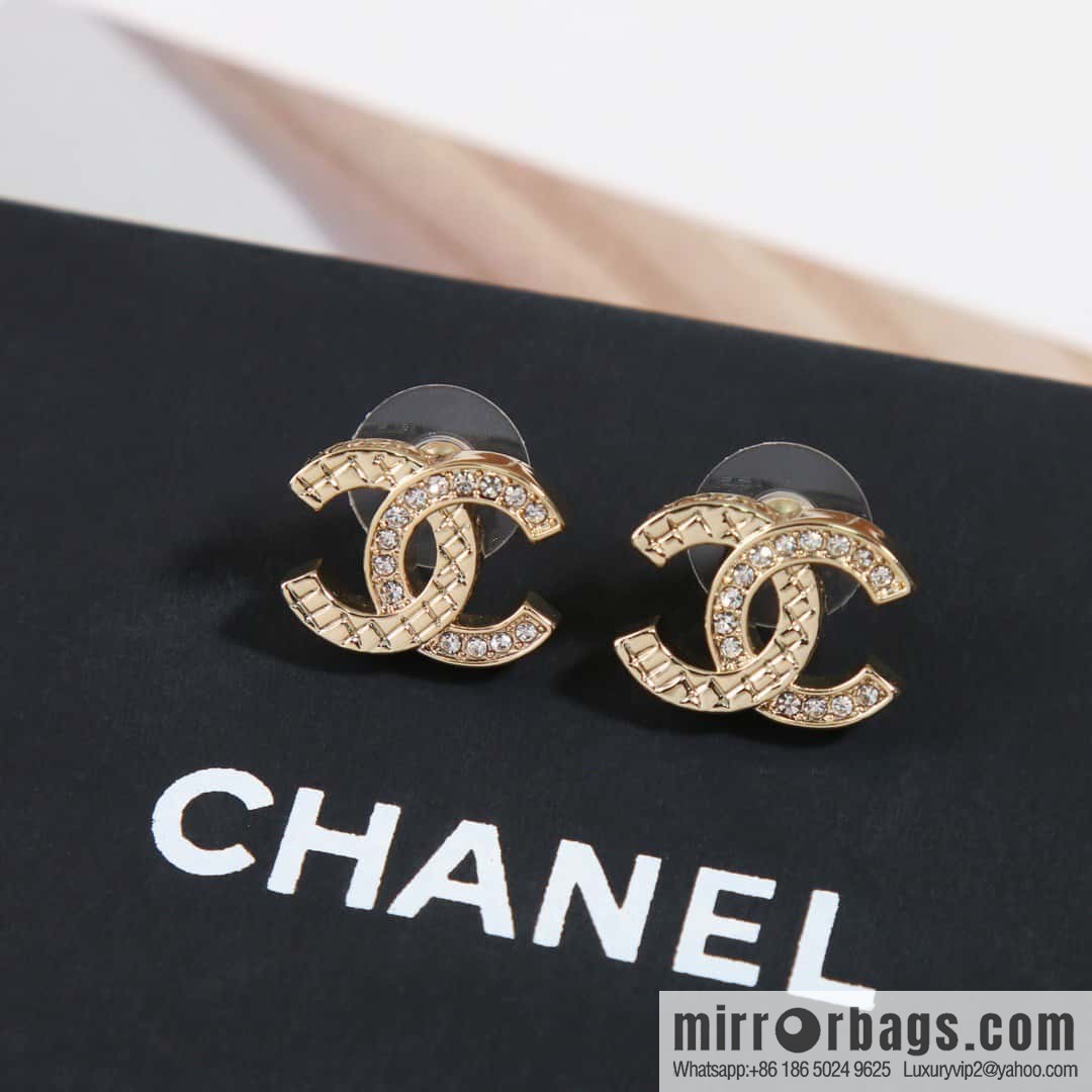 ☀️New ☑️ Chanel c1 double c gold half diamond diamond earrings ☀️