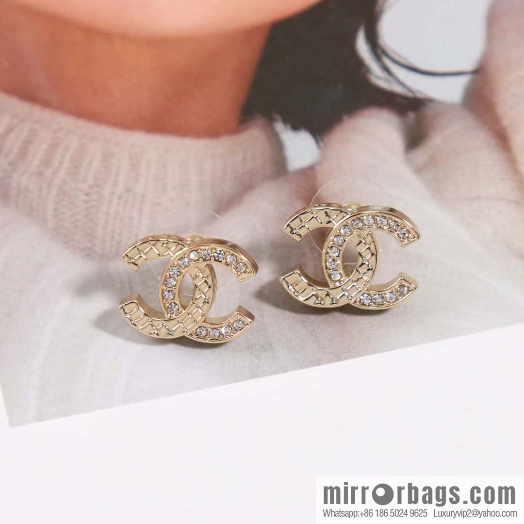 ☀️New ☑️ Chanel c1 double c gold half diamond diamond earrings ☀️