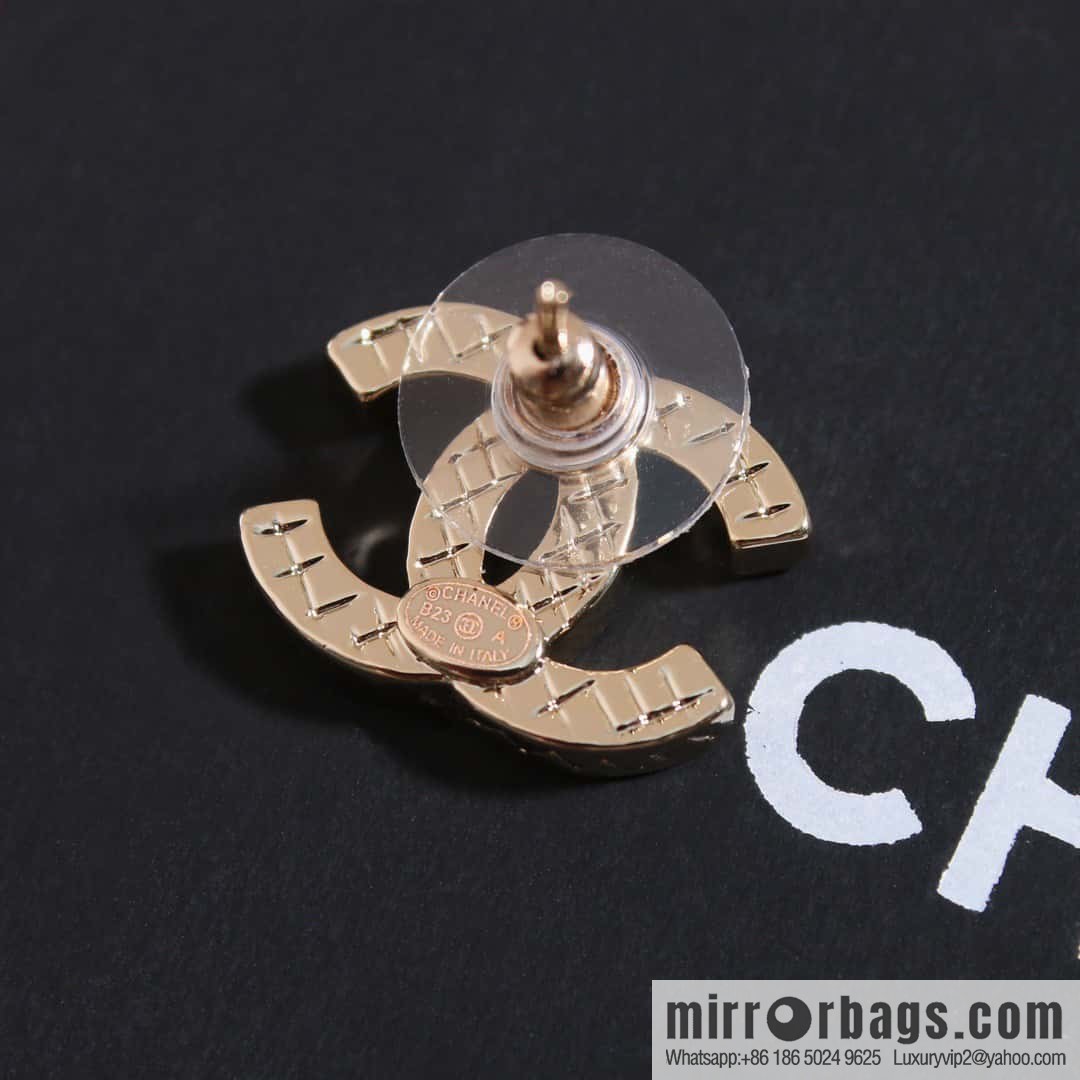 ☀️New ☑️ Chanel c1 double c gold half diamond diamond earrings ☀️