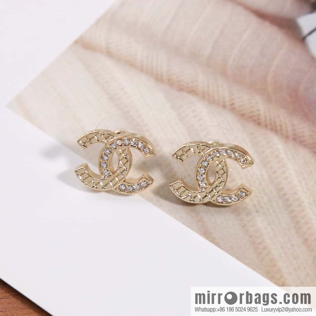 ☀️New ☑️ Chanel c1 double c gold half diamond diamond earrings ☀️