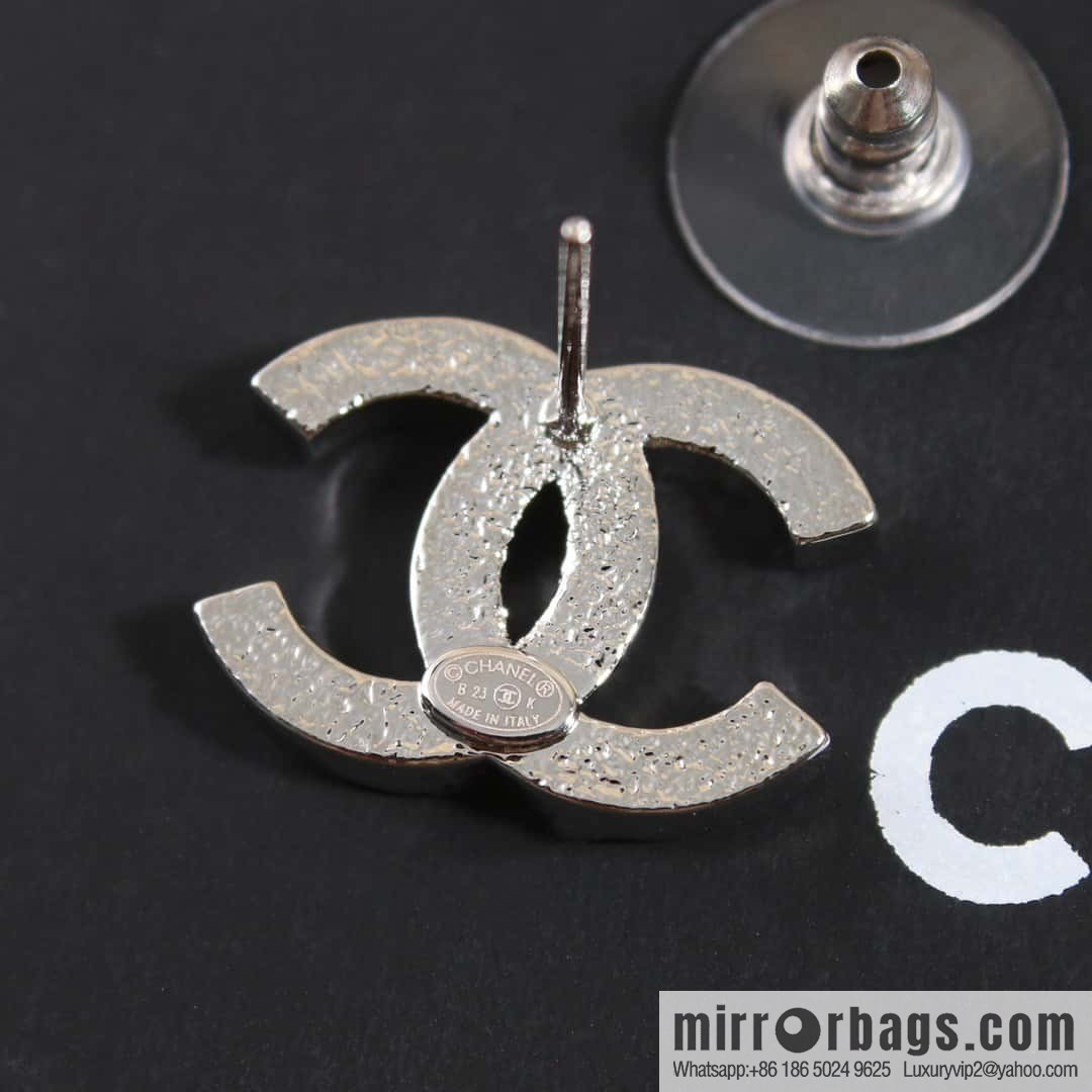 ☀️New ☑️ Chanel c1 double c gold half diamond diamond earrings ☀️