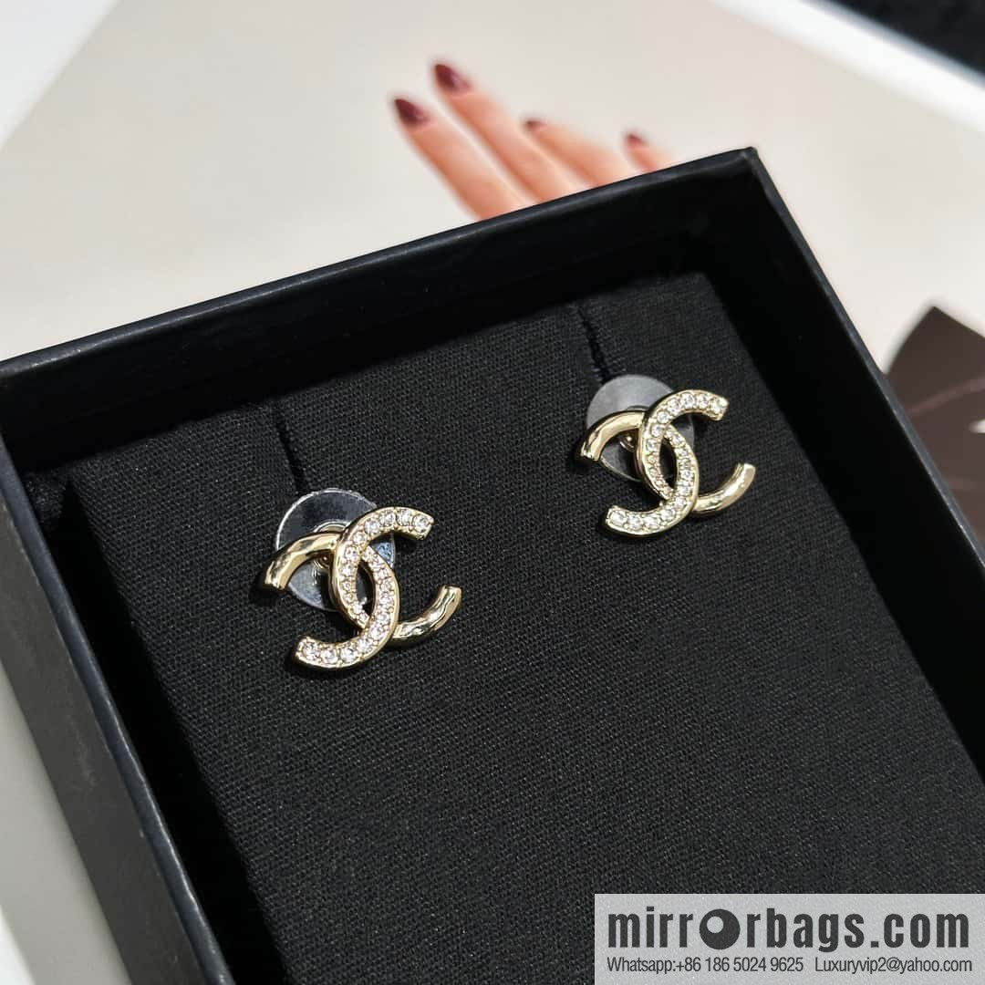❗️New ❗️☀️ new ☑️ chanel c1 double c half diamond stud earrings ☀️