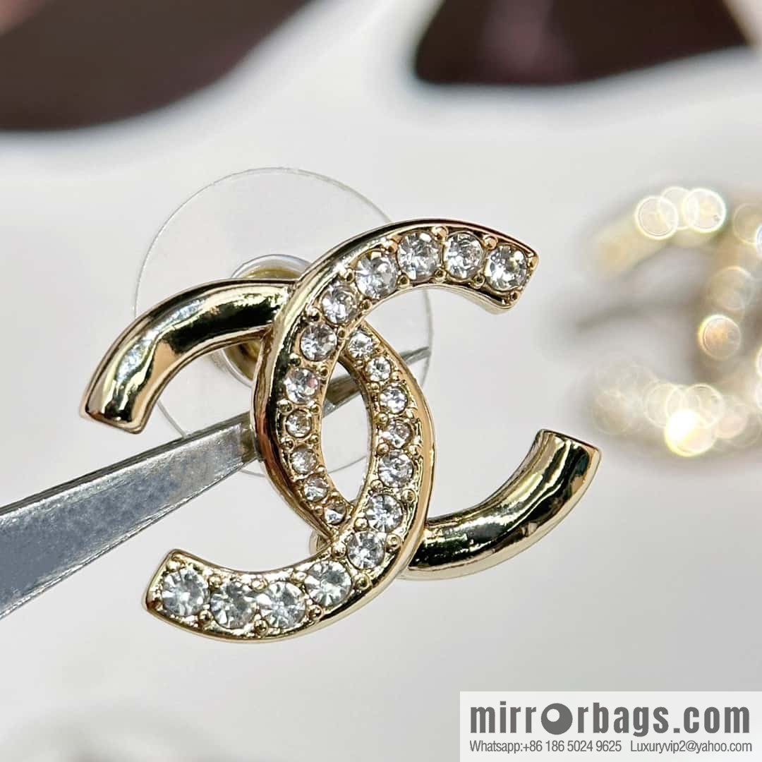 ❗️New ❗️☀️ new ☑️ chanel c1 double c half diamond stud earrings ☀️