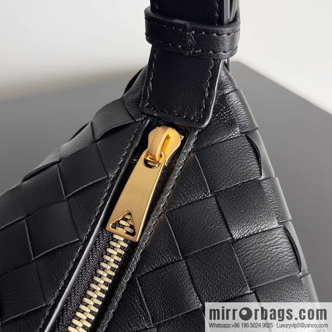 BvWallace Shoulder Bento Bag Model 754443 intrecciato bag black