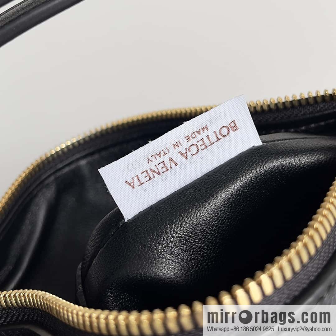 BvWallace Shoulder Bento Bag Model 754443 intrecciato bag black