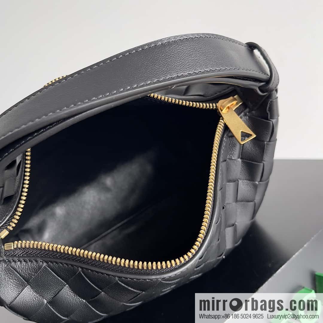 BvWallace Shoulder Bento Bag Model 754443 intrecciato bag black