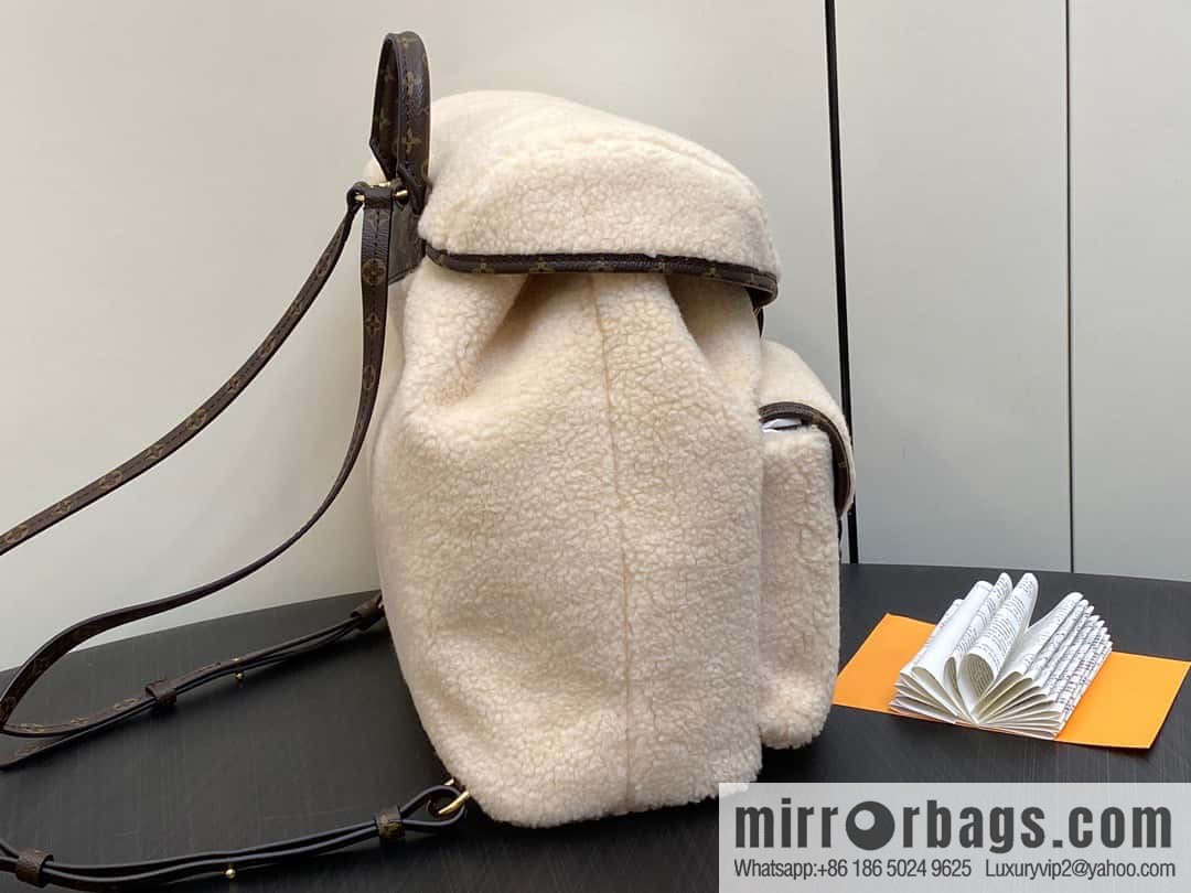 [Boutique‑grade] M23384 meters white, lamb wool backpack series Backpack backpack