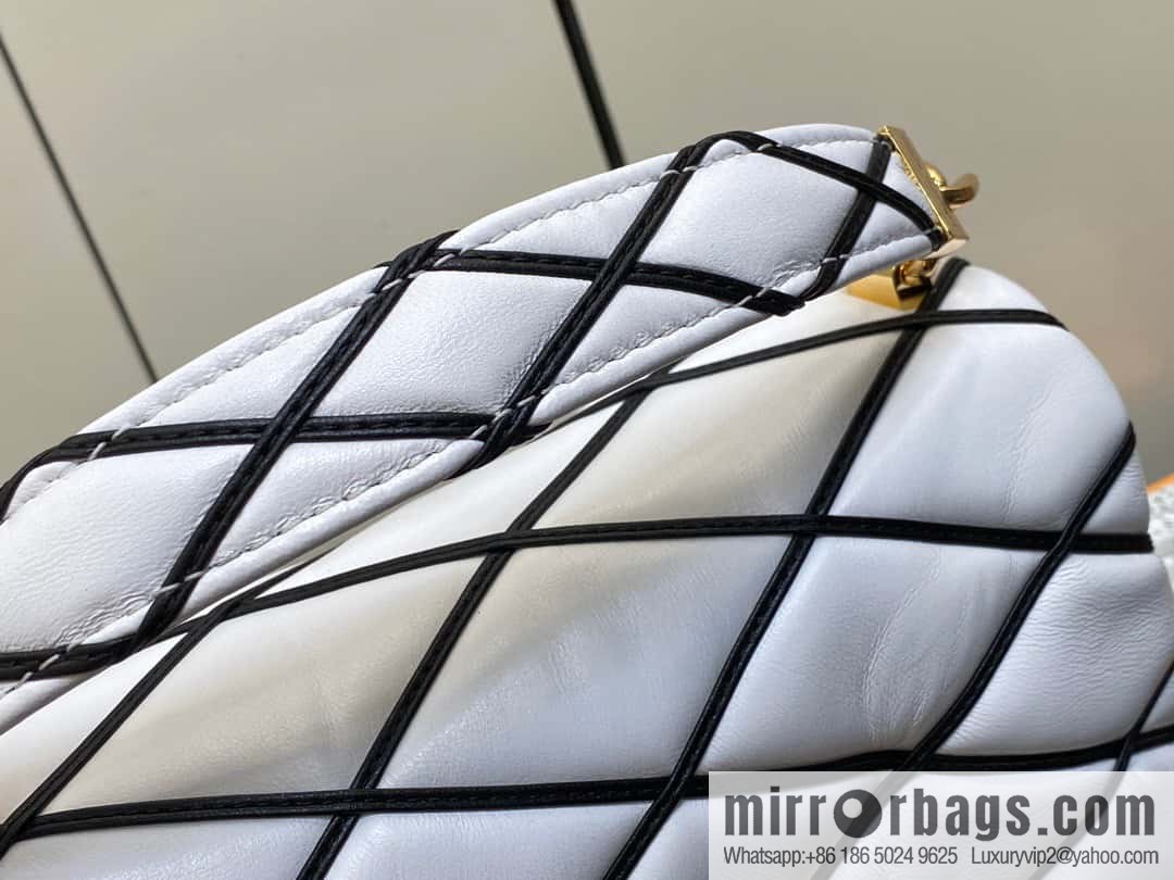 [Boutique‑grade] M22890 white, full leather rhombus chain bag series GO-14 Teist medium handbag M22891