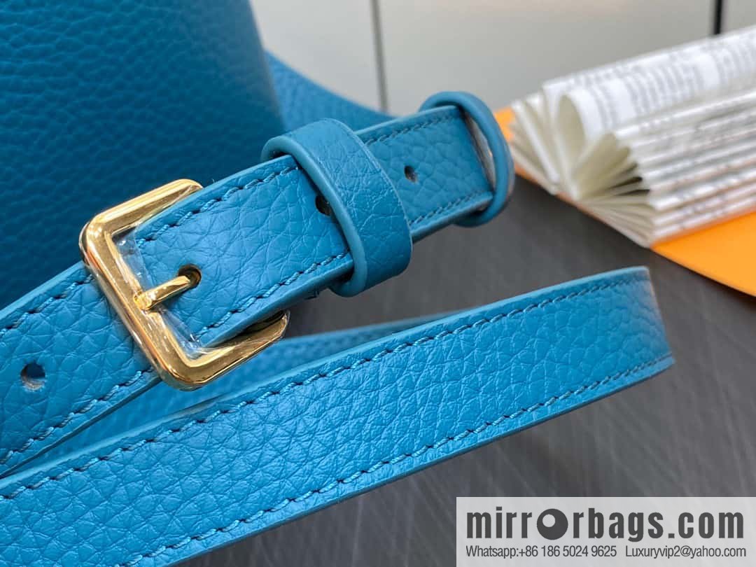 [Boutique‑grade] M23766 blue flower crown, full leather cap, that English series Capucines medium handbag