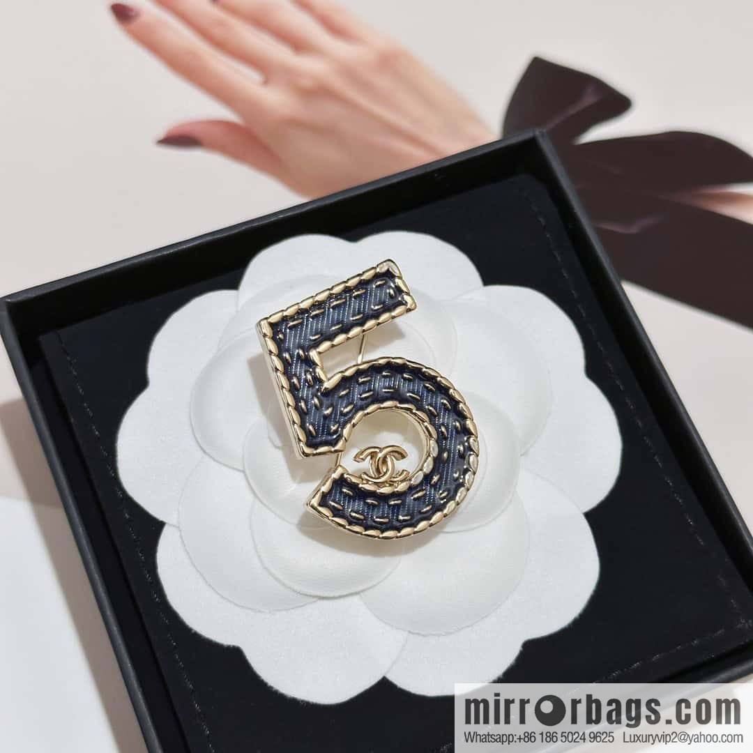 ❗️New ❗️☀️ New ☑️ Chanel Double C Denim 5-character Brooch ☀️