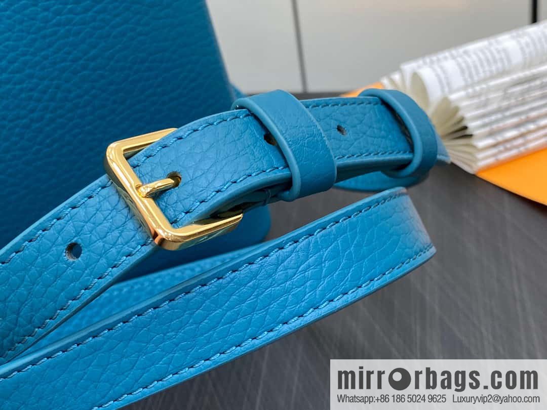 [Boutique‑grade] M23766 blue flower crown, full leather cap that English series Capucines small handbag