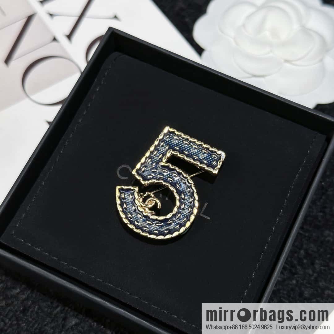 ❗️New ❗️☀️ New ☑️ Chanel Double C Denim 5-character Brooch ☀️