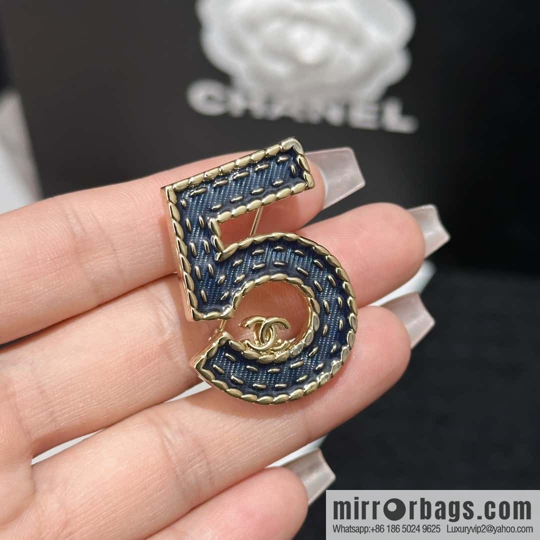 ❗️New ❗️☀️ New ☑️ Chanel Double C Denim 5-character Brooch ☀️