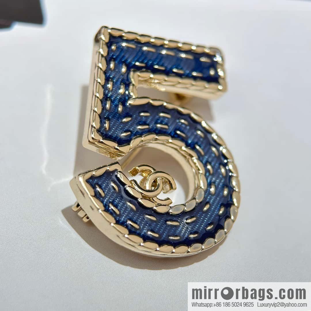 ❗️New ❗️☀️ New ☑️ Chanel Double C Denim 5-character Brooch ☀️