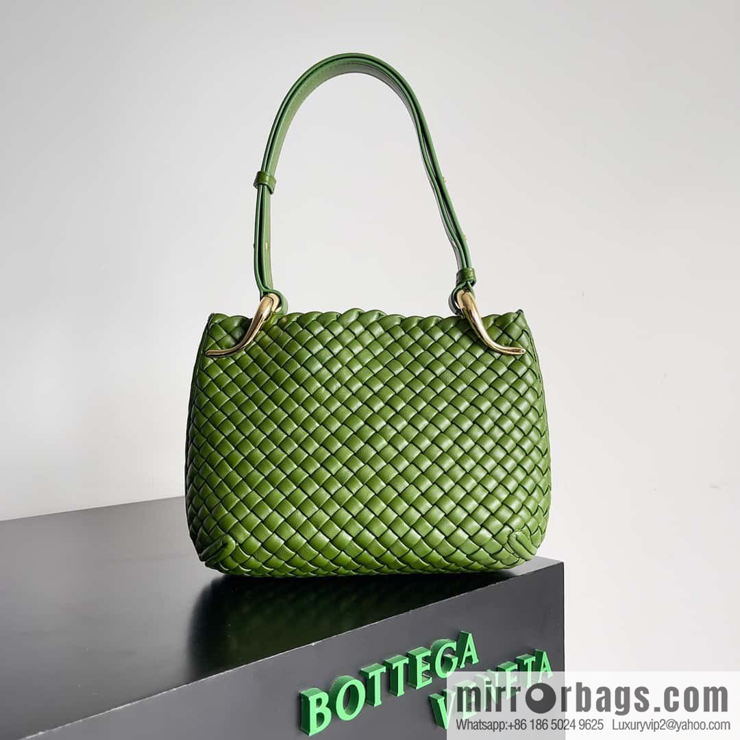 BV early spring new Clicker circular arc bag lamb woven leather, model number: 730968 green pepper green