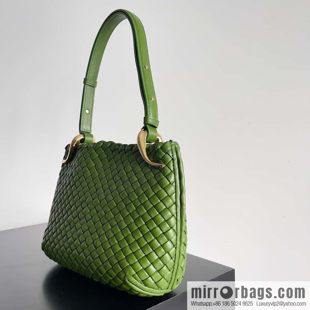 BV early spring new Clicker circular arc bag lamb woven leather, model number: 730968 green pepper green