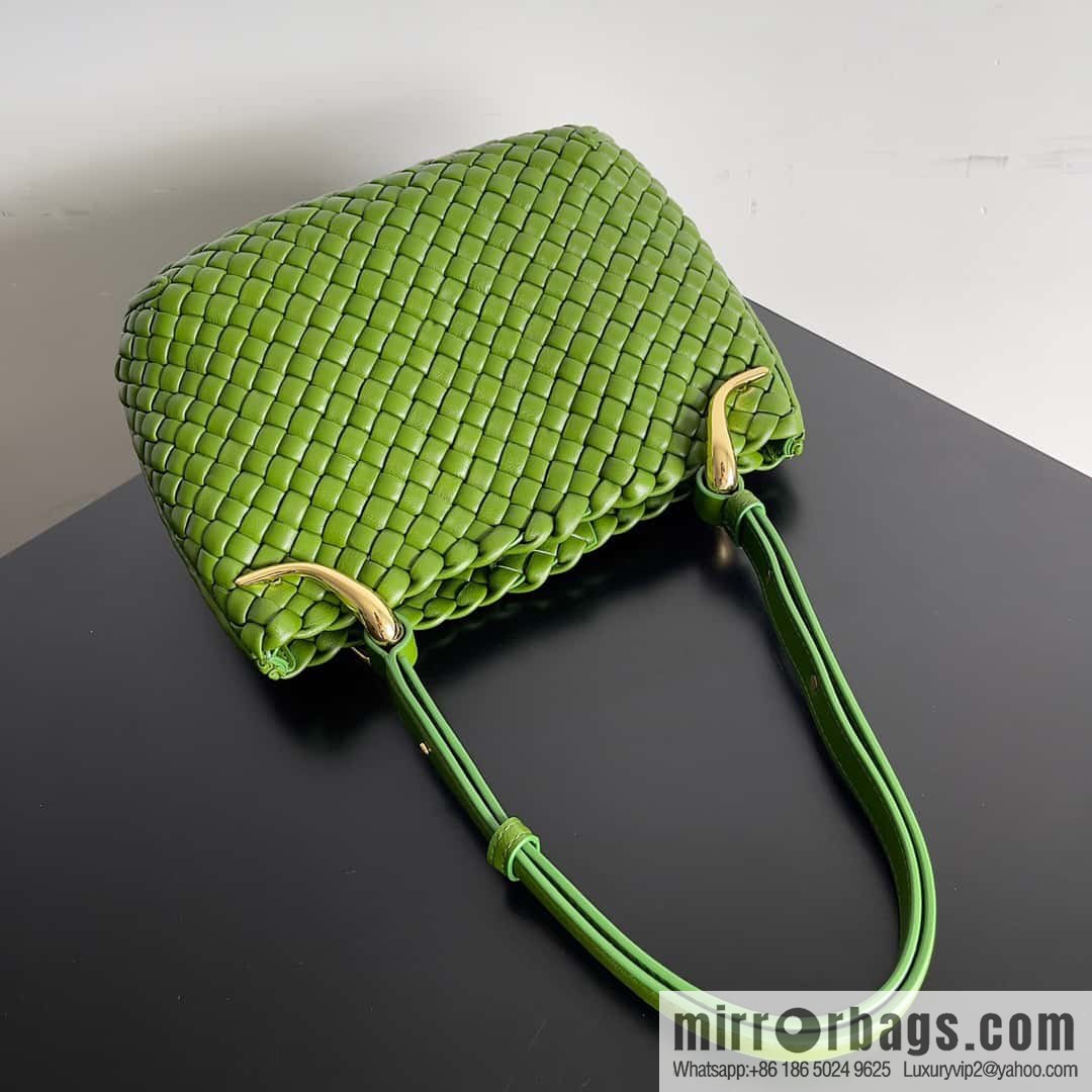 BV early spring new Clicker circular arc bag lamb woven leather, model number: 730968 green pepper green