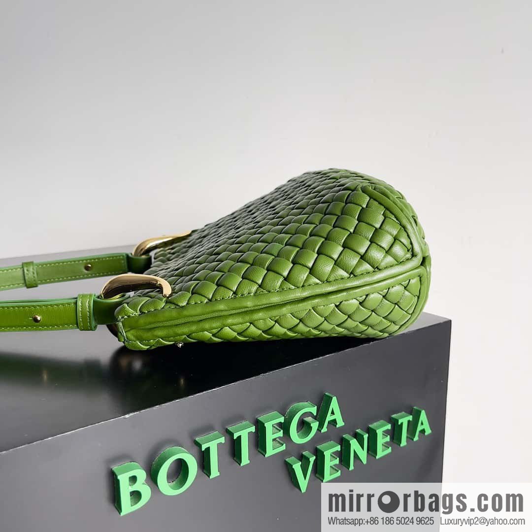 BV early spring new Clicker circular arc bag lamb woven leather, model number: 730968 green pepper green