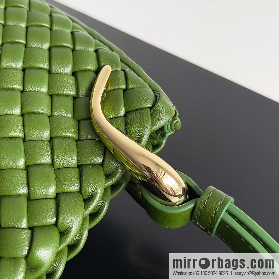 BV early spring new Clicker circular arc bag lamb woven leather, model number: 730968 green pepper green