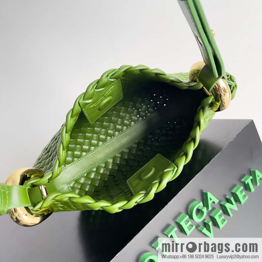 BV early spring new Clicker circular arc bag lamb woven leather, model number: 730968 green pepper green