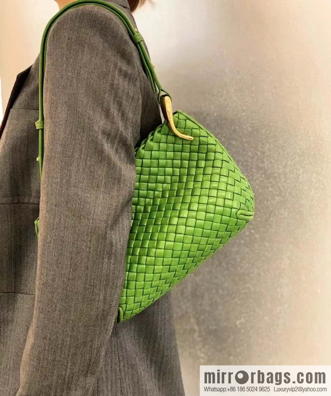 BV early spring new Clicker circular arc bag lamb woven leather, model number: 730968 green pepper green