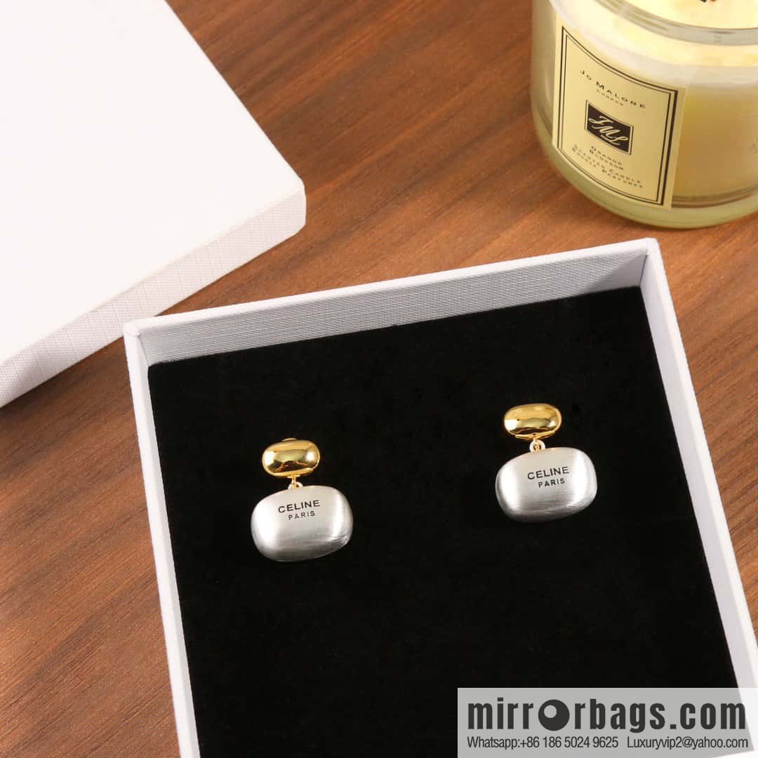 ☀️New ☑️ Celine brushed stud earrings