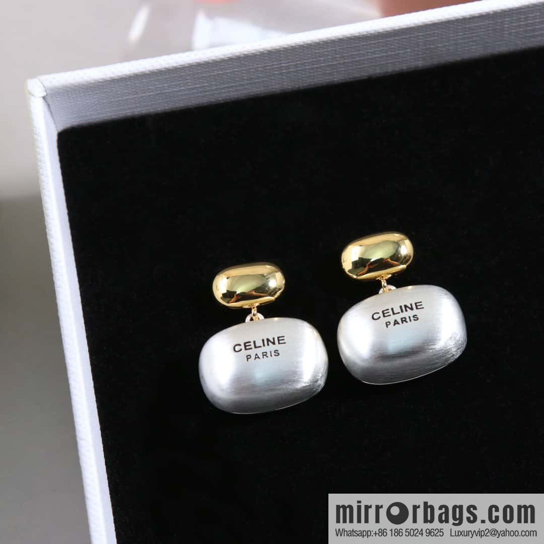 ☀️New ☑️ Celine brushed stud earrings
