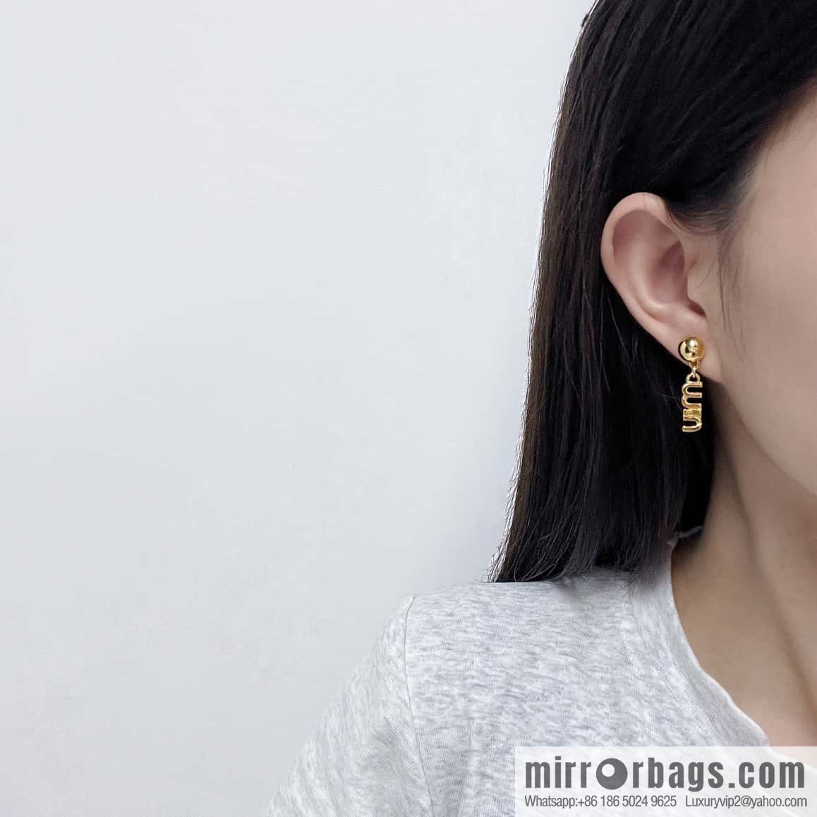 ❗️New ❗️ MIUMIU stud earrings, original order K [style] MIU MIU Miu golden letter stud earrings