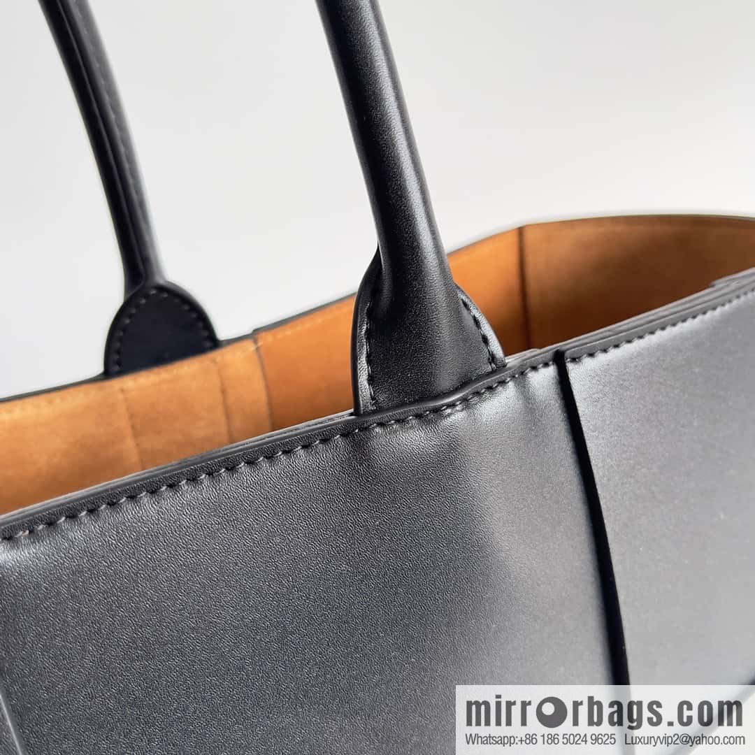 BV tote bag, large BV new large tote bag, model number 620623.