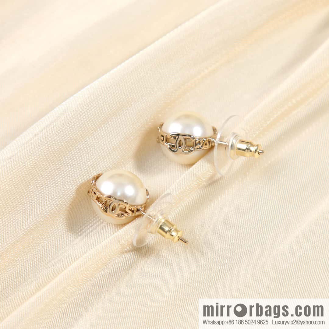☀️New ☑️ Chanel Double C Mini Pearl Letter Earrings