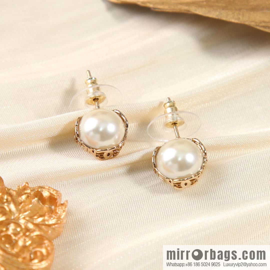 ☀️New ☑️ Chanel Double C Mini Pearl Letter Earrings