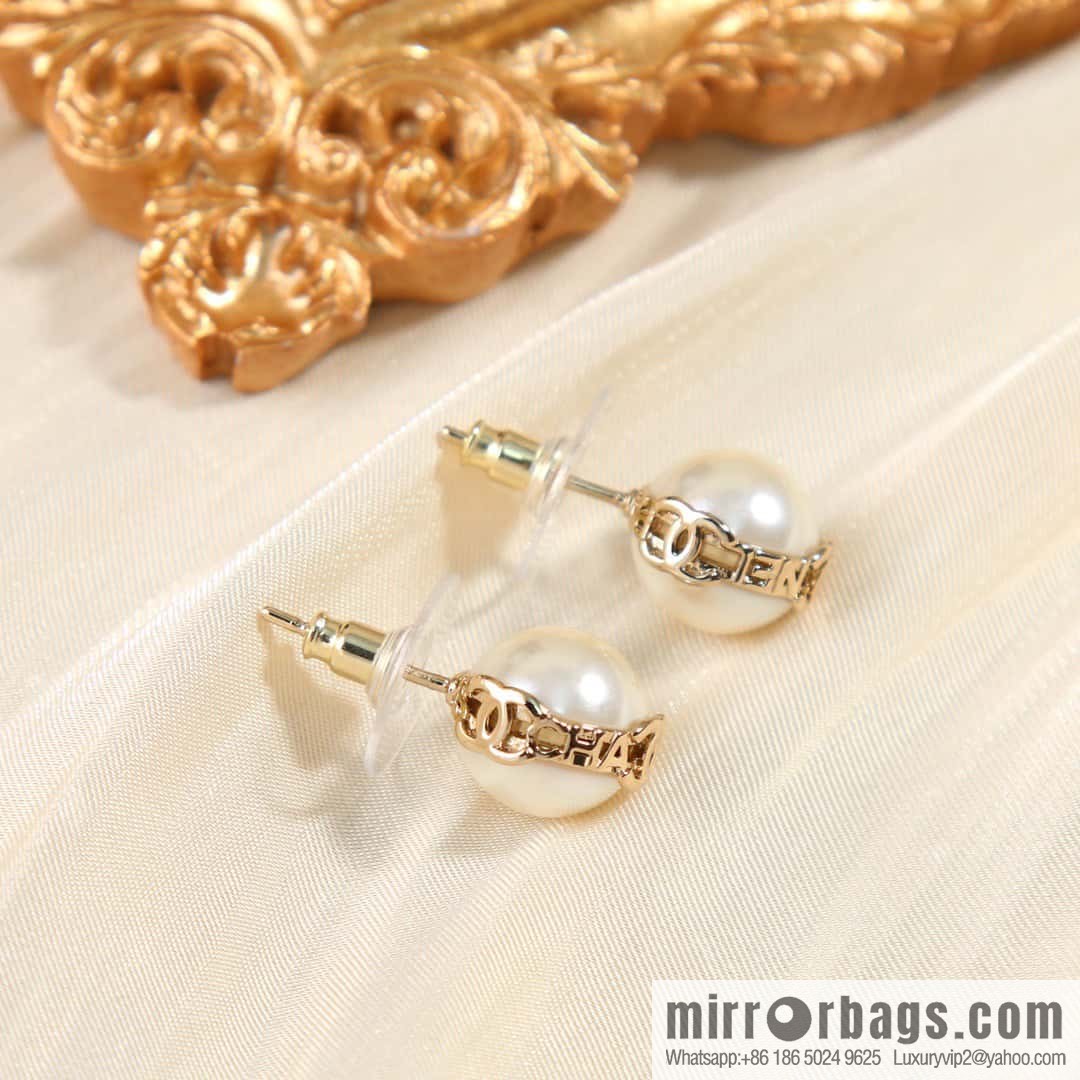 ☀️New ☑️ Chanel Double C Mini Pearl Letter Earrings
