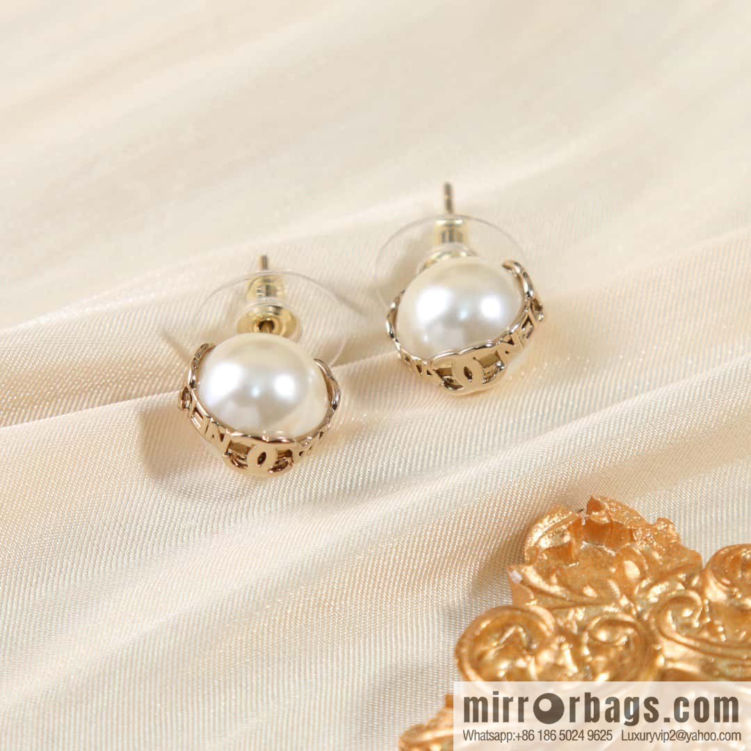 ☀️New ☑️ Chanel Double C Mini Pearl Letter Earrings